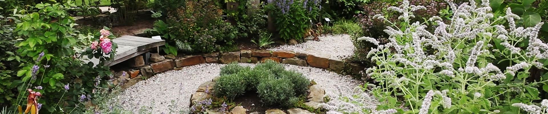 Gartengestaltung - Kleine Duftarena (thumbnail).jpg Gartengestaltung - Kleine Duftarena (thumbnail).jpg